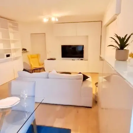 Bright 2 Bedrooms Flat W Parking&balcony-fent1 Luxemburg